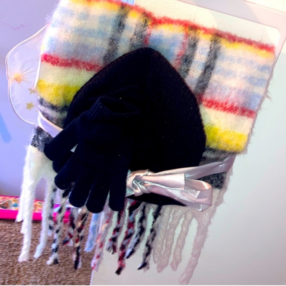 Scarf Hat Gloves Knit Set NEW